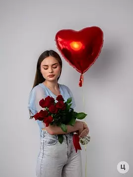 9 Красных роз + шар "Сердце"